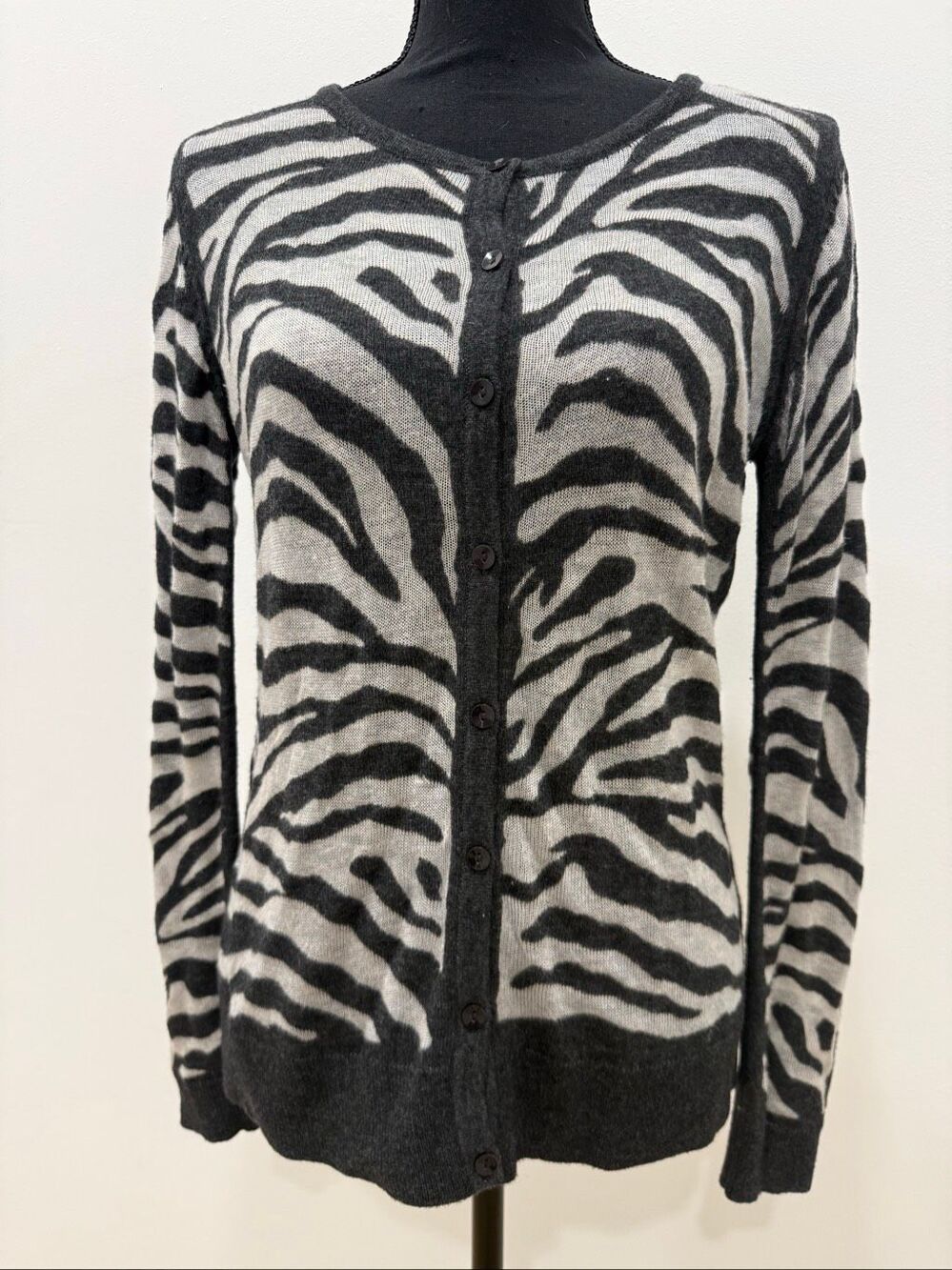 Anne Klein Gray Zebra Print Cardigan – Size M